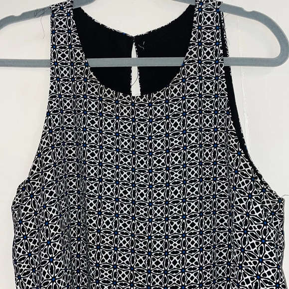 Sleeveless Layered Top SzM - Picture 2 of 7